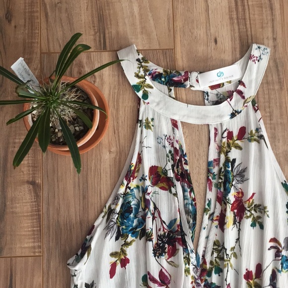 Floral romper. - Picture 2 of 5